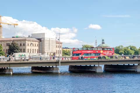 Stockholm: Red Sightseeing Hop-On Hop-Off Bus & Boat