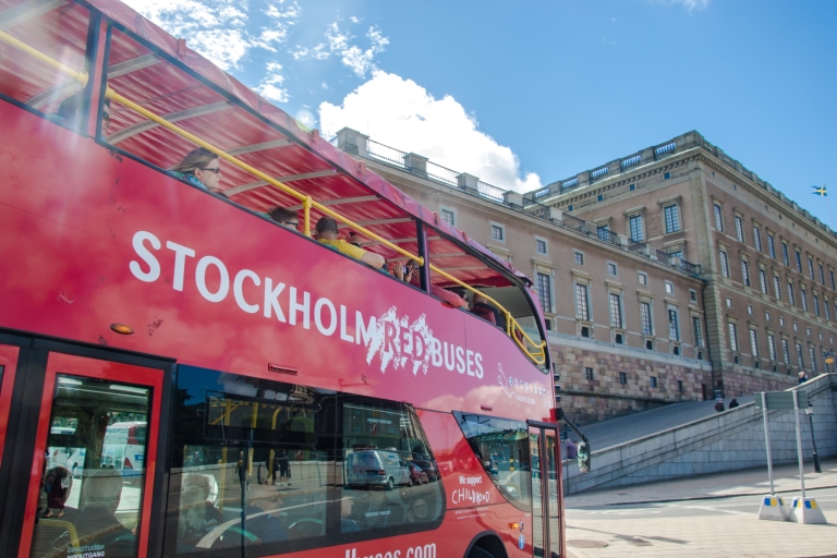 Sztokholm: czerwony autobus typu Hop-On Hop-Off i łódź24-godziny bilet na czerwony autobus Hop-On Hop-Off i łódź