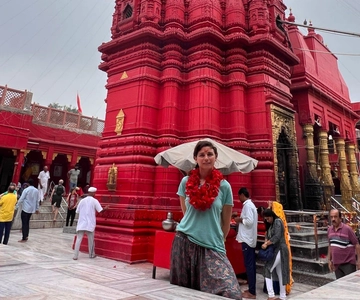 Visit the 3 largest temples in Benares