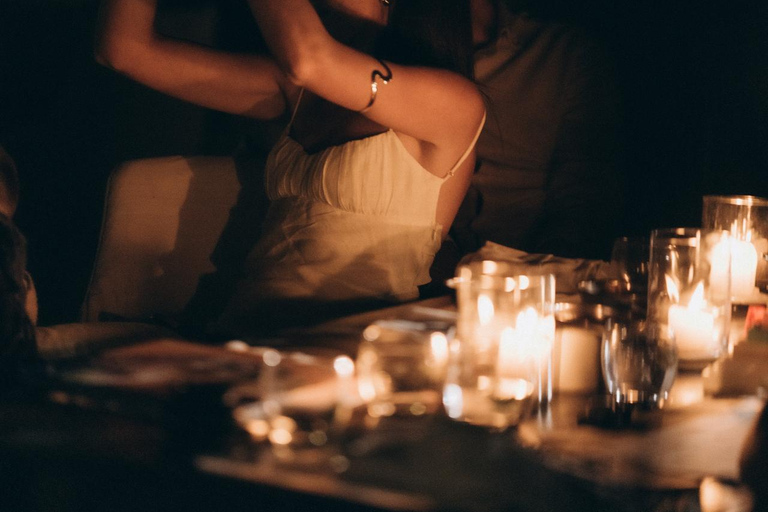 Arabskie noce pod gwiazdami: taras na dachuArabskie noce pod gwiazdami: mezze na dachu i mistyczny pokaz