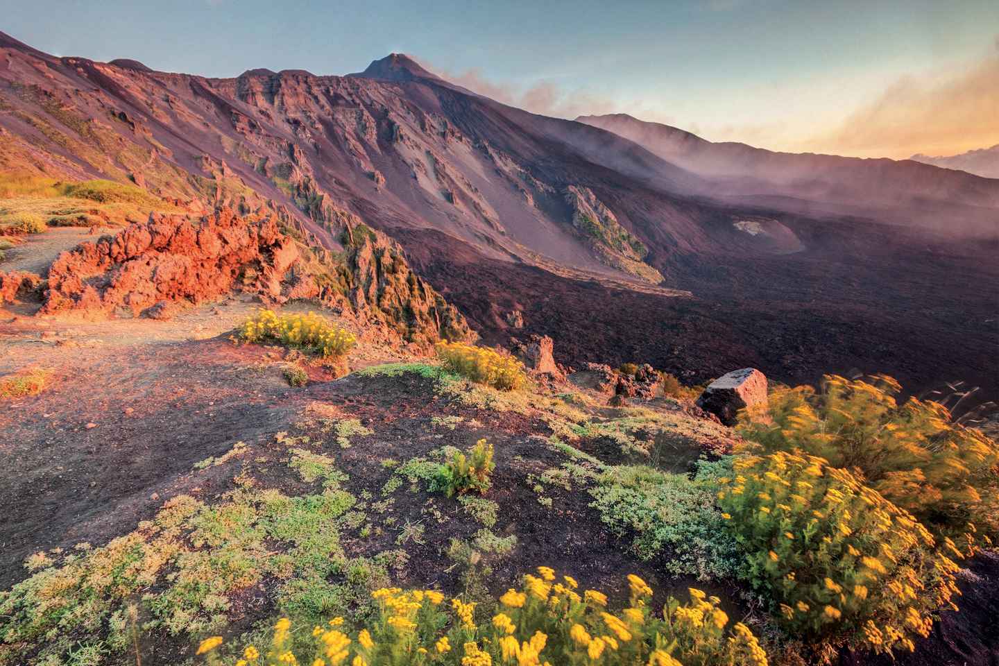 Malta: Mount Etna and Catania Guided Day Trip by Catamaran