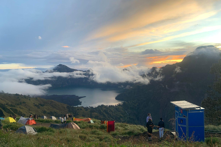 Mount Rinjani Trekking 3D/2N To Summit,Lake & Hot Spring Mount Rinjani Hike 3 Days 2 Night Summit,Lake & Hot Spring