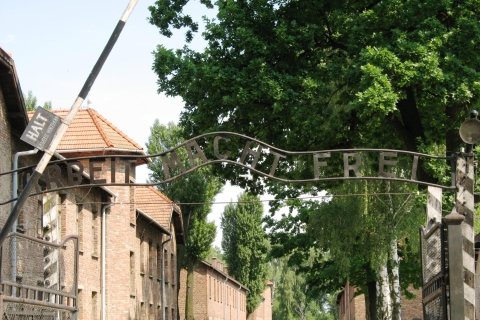 Desde Varsovia: tour de Auschwitz semiprivado con almuerzoVisita guiada compartida en inglés