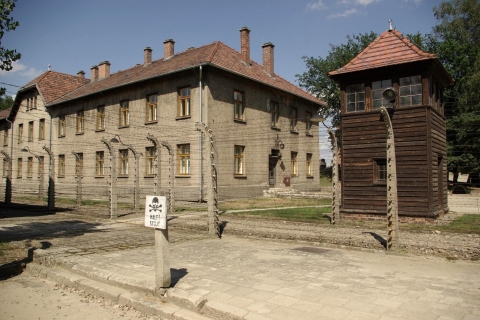 Warschau: tour Auschwitz-Birkenau in kleine groep met lunchAuschwitz-Birkenau Kleine groepsreis per premium auto + lunch