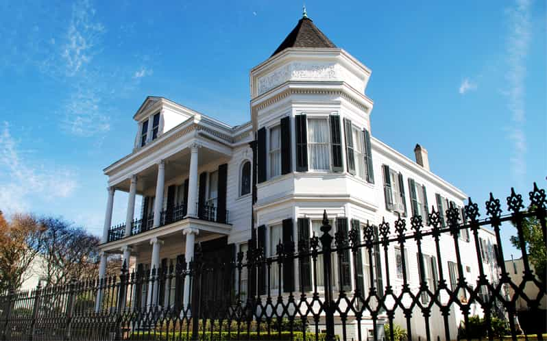 New Orleans Garden District Walking Tour GetYourGuide   146 