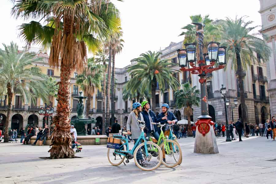 Barcelona: 1,5-stündige Sightseeingtour mit dem Fahrrad/Elektrofahrrad. Foto: GetYourGuide