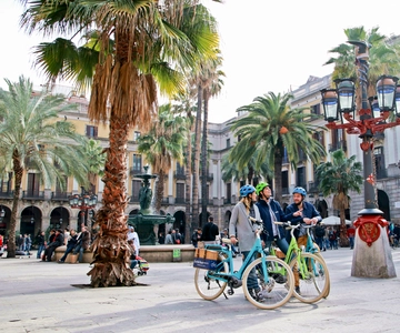 Barcelona: 1.5-Hour Sightseeing Tour by Bike/Electric Bike