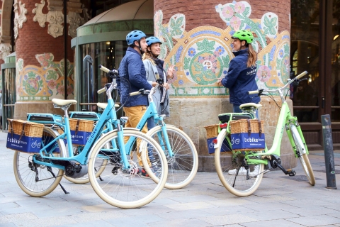 Barcelona: 2,5-godzinna wycieczka szlakiem Gaudiego na rowerze elektrycznymWycieczka po francusku