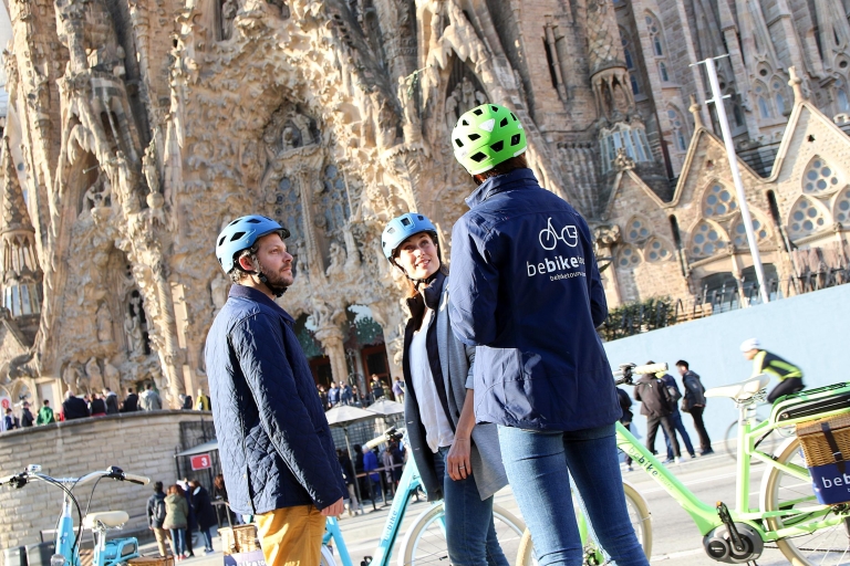 Barcelona: 2,5-godzinna wycieczka szlakiem Gaudiego na rowerze elektrycznymWycieczka po francusku