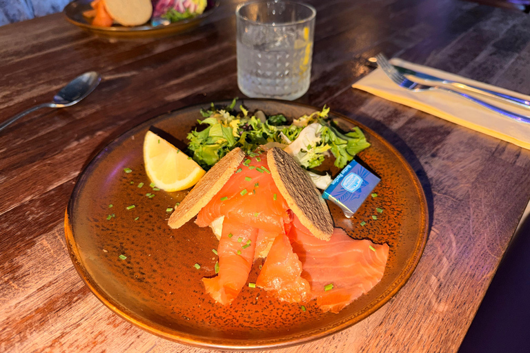 Glasgow: Scottish Food Tasting Experience with Drinks