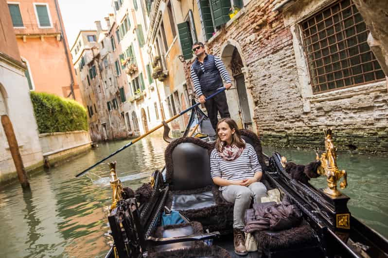 Amor en Venecia paseo en góndola y comida romántica GetYourGuide