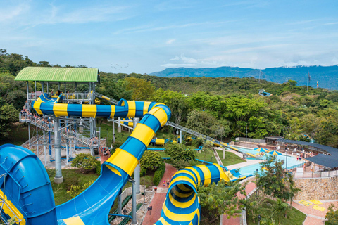 Från Bogotá: Dyk in i det roliga på Piscilago Water Park!