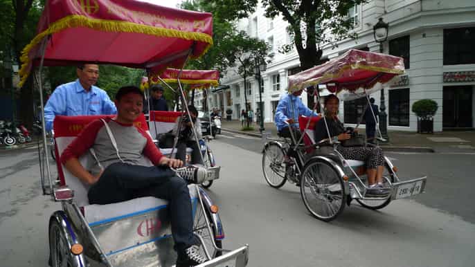 hanoi private street food tour and cyclo