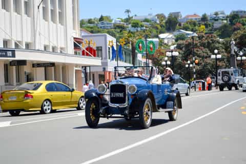 Napier Highlights 2-Hour Tour by Vintage Car
