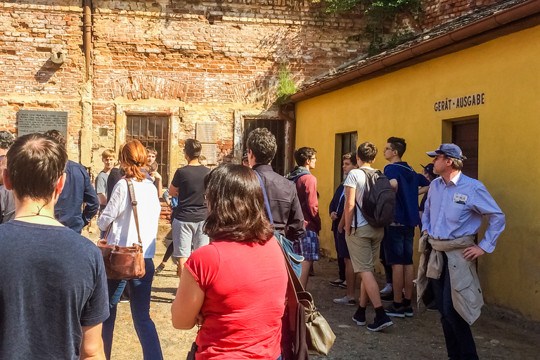 Praga: tour por el campo de concentración de TerezinPraga: tour sin recogida en el hotel