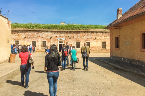 Ab Prag: Führung in der KZ-Gedenkstätte TheresienstadtTour ohne Abholung