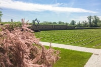 Van Praag, tour door de concentratiekamp Terezin - Housity