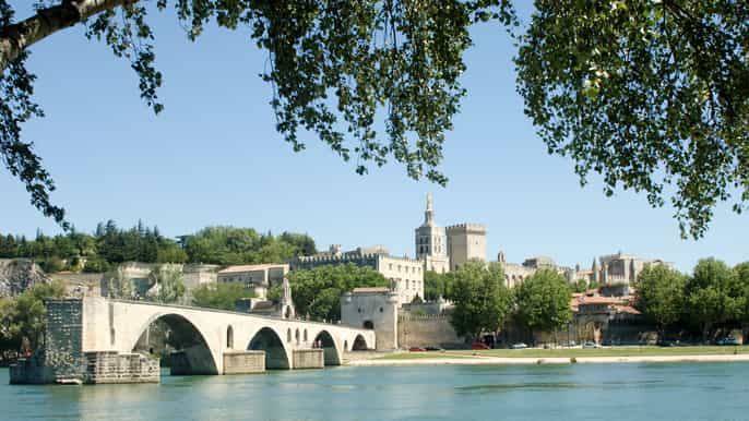 avignon 3hour walking tour wine tasting