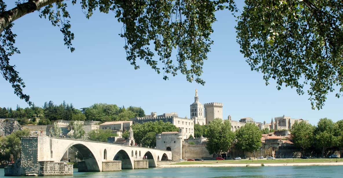 avignon tourist guide