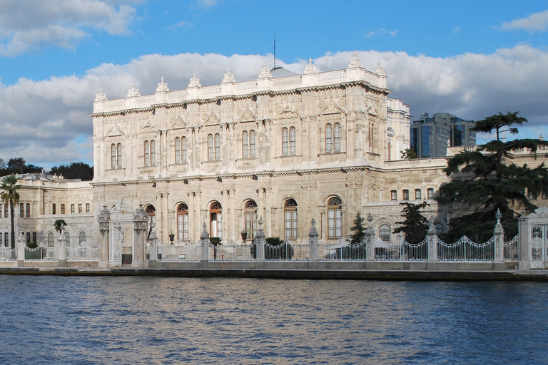 Bosporus-Kreuzfahrt und Zwei-Kontinente-Tour mit lokalem GuideBosphorus Kreuzfahrt und zwei Kontinente Tour