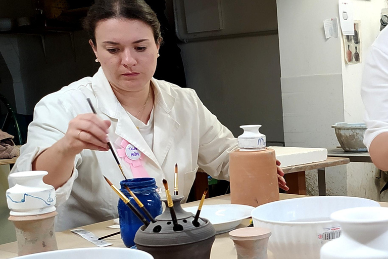 Mugello, Tuscany. Majolica decoration technique workshop. The majolica technique: a ceramic decoration wokshop.