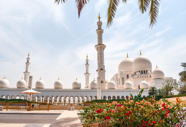 From Dubai: Abu Dhabi Mosque, Heritage, Palace, Island Tour