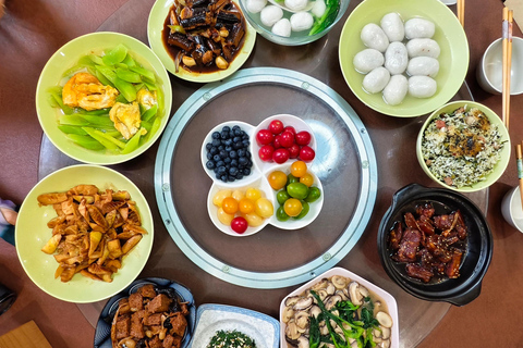Shanghai: Dine at Local Home with English Speaking Hosts
