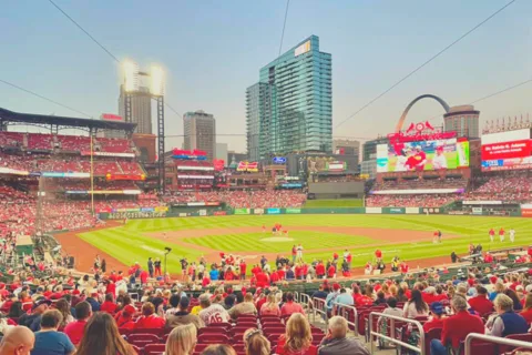 Match de baseball des Cardinals de St Louis au Busch Stadium