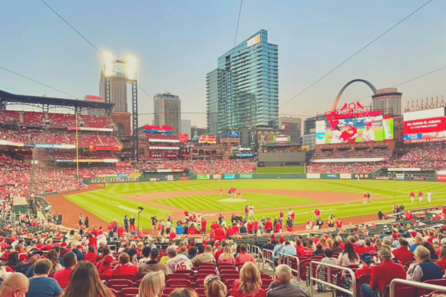 St. Louis Cardinals Baseball Spiel im Busch Stadium. Foto: GetYourGuide