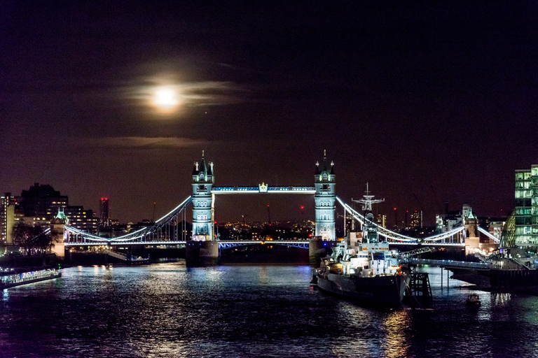 Londres: Excursão turística noturna em ônibus abertoPartida e retorno do The London Eye