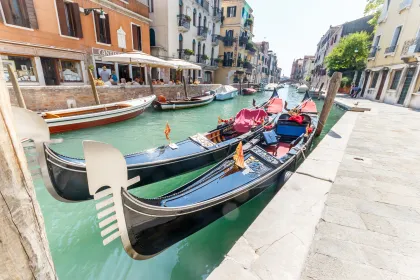 Venedig: Traditionelle gemeinsame Gondelfahrt