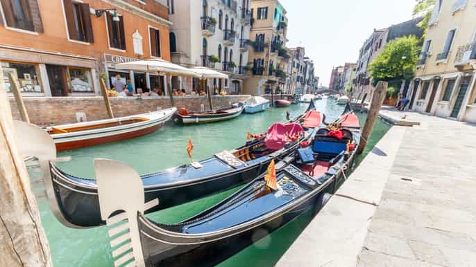 venice traditional shared gondola experience