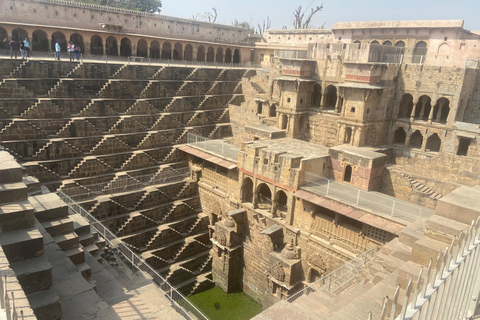 Jaipur: Excursión de un día a los Pozos Escalonados de Abhaneri y al Embrujado Bhangarh