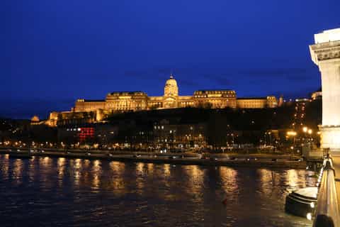 Budapest: 1-Hour Evening Sightseeing Cruise with Drink