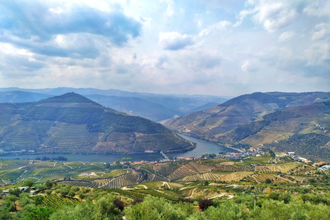 Degustacja wina Douro ValleyDegustacja wina Douro Valley z rejsem po rzece