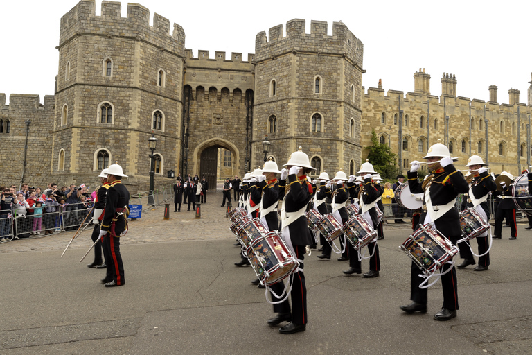 From London: Windsor, Stonehenge, & Salisbury Cathedral Trip Flexible Tour Option without entries in Spanish