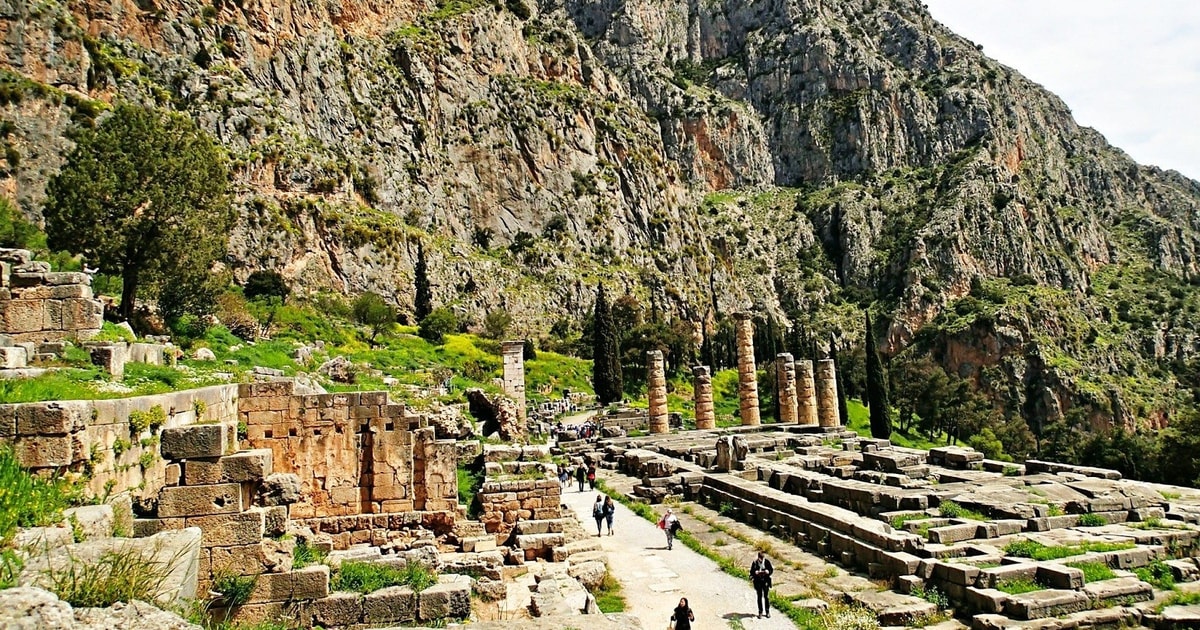 D'Athènes: Visite privée de Delphes avec déjeuner | GetYourGuide