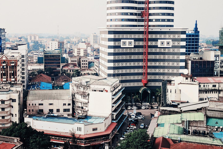 STADSRONDLEIDING DOOR HET CENTRUM VAN NAIROBI