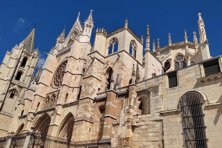 León Cathedral: Private Tour in English, Italian, or Spanish León Cathedral: Sightseeing Tour in English, Italian or Spanish