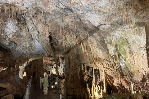 De Atenas: Tour particular de um dia em Mani com as cavernas de Diros