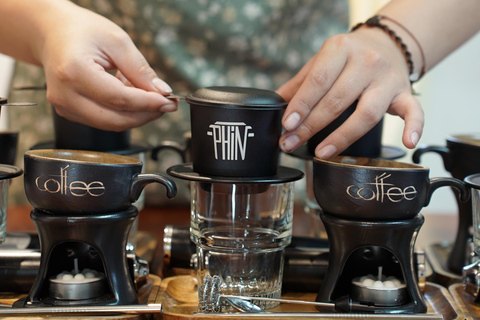 Hue: caffè preparato con uovo, sale e coccoTonalità: Caffè con uovo, sale e cocco