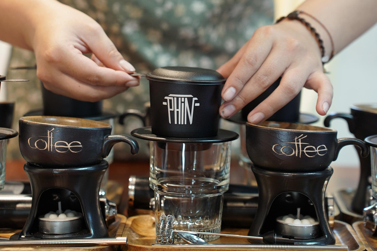 Hue: caffè preparato con uovo, sale e coccoTonalità: Caffè con uovo, sale e cocco