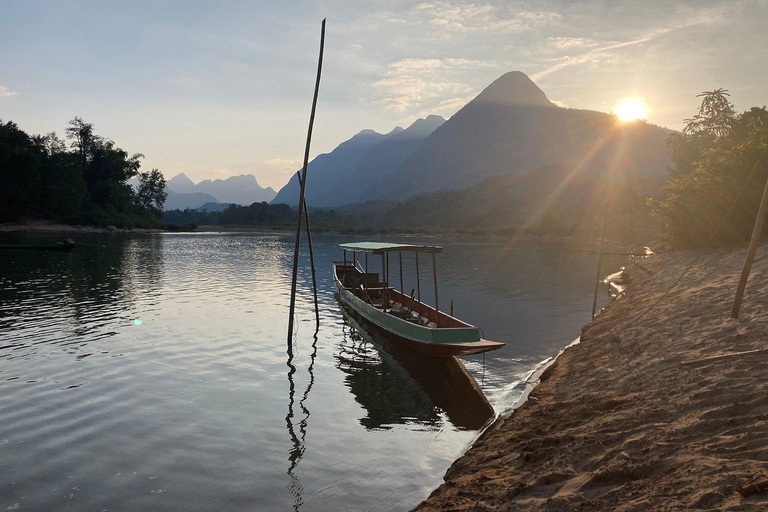 نونغ خياو: رحلة لمدة يومين، قرية همونغ، إقامة منزلية، والتجديف بالكاياك