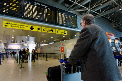 Lissabon: Privater Transfer zwischen Flughafen und SesimbraPrivater Transfer vom Flughafen Lissabon nach Sesimbra mit dem Auto