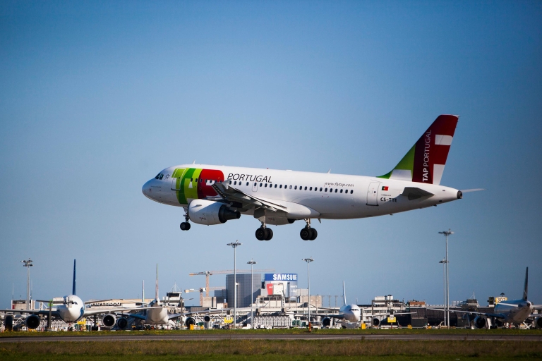 Lissabon: luchthaventransfer tussen Cascais, Estoril, SintraCascais of Estoril naar luchthaven Lissabon - Minibus