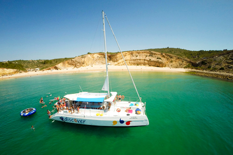 Desde Lagos: crucero de 3 horas por el Algarve en catamarán