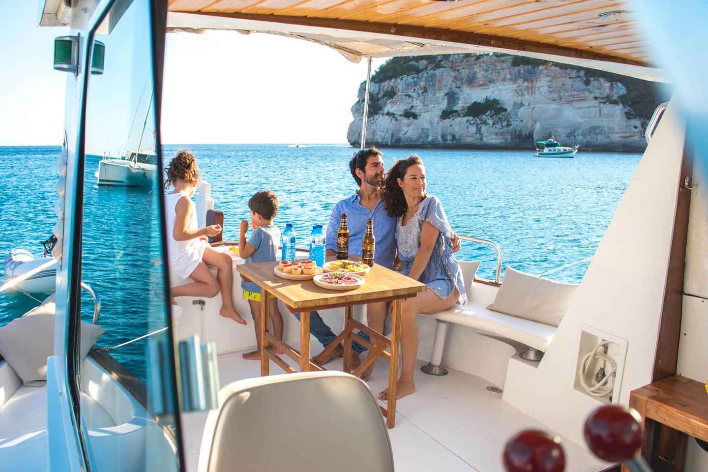 Traditional boat 10 beaches in the south of Menorca. Snorkeling, SUP and drinks