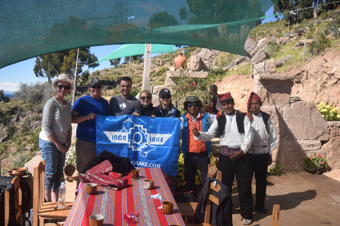 Excursion en bateau sur les îles Uros et Taquile depuis PunoJournée complète sur les îles Uros et Taquile en bateau rapide depuis Puno