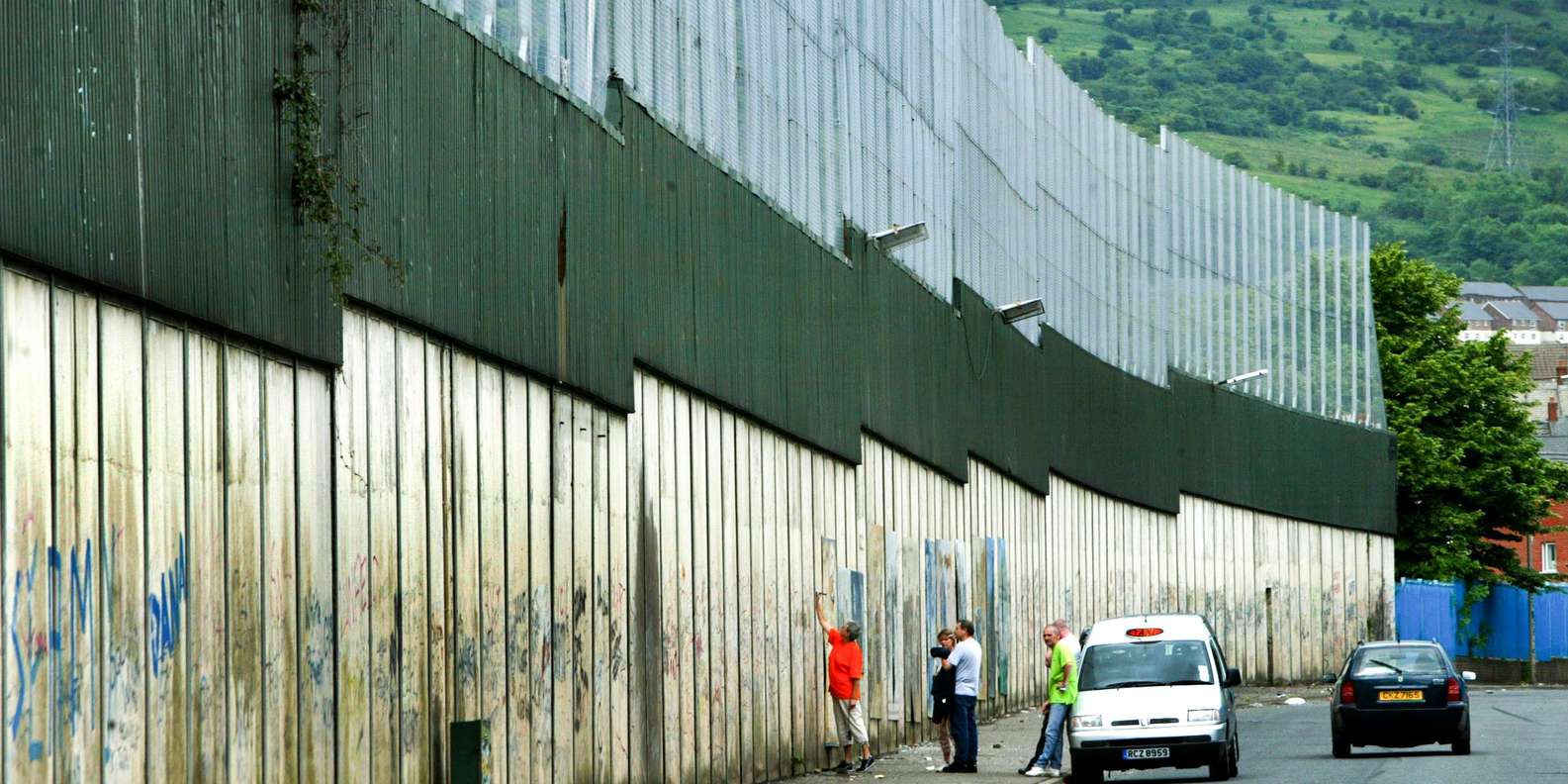 ベルファスト 政治的対立を学ぶ3時間のウォーキング ツアー Getyourguide