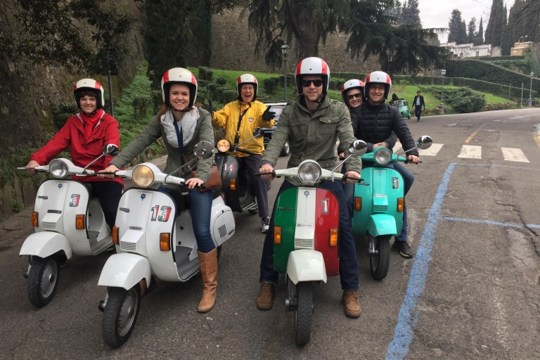 De Florence: visite de la campagne toscane sur une Vespa vintage2 personnes sur une Vespa